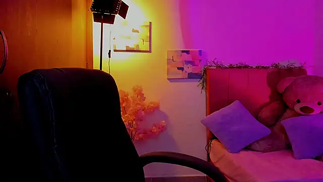 Charlee pink online show from March 2026 10:00:02 PM