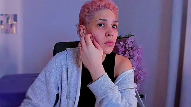 Charlee pink online show from December 2025 06:57:02 PM