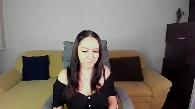 AngellLika online show from December 2025 01:32:02 PM