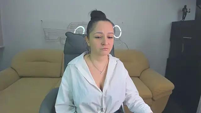 AngellLika online show from February 2026 12:16:02 PM