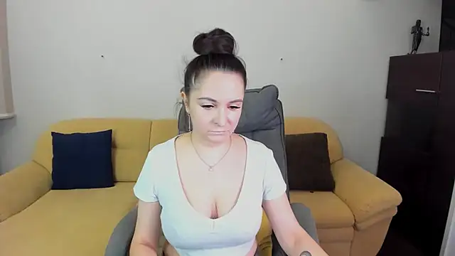 AngellLika online show from December 2025 01:43:02 PM