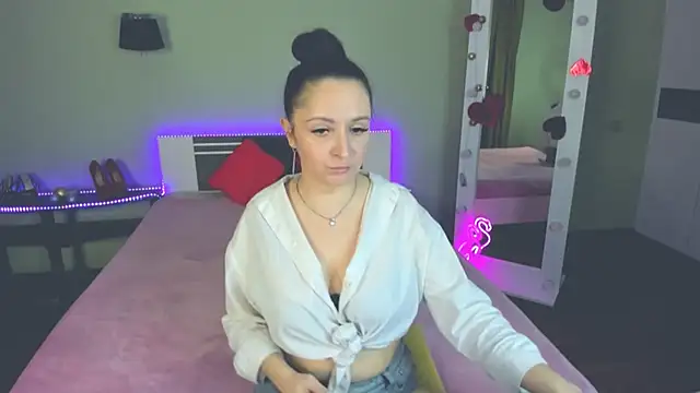 AngellLika online show from December 2025 12:53:02 PM