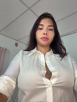 LucyMartelli online show from April 2026 01:04:01 PM