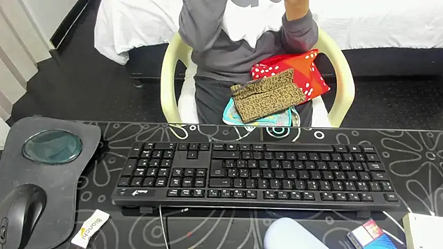 Abrillee1 online show from March 2025 07:26:02 PM