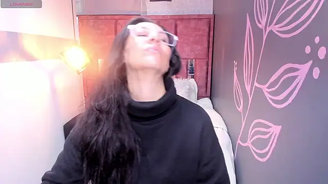 Abrillee1 online show from November 2025 11:47:01 AM