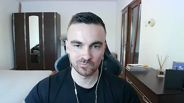 Snapshot of mu5clemania2 chatting on April 2026 03:52:01 PM mu5clemania2 online show from April 2026 03:52:01 PM