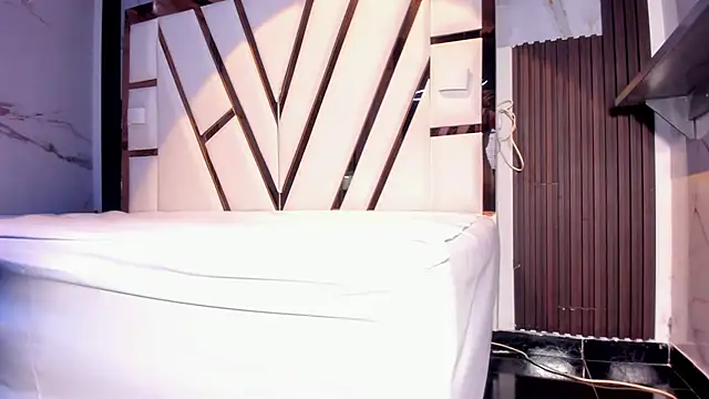 lola hornei online show from March 2026 11:53:01 PM