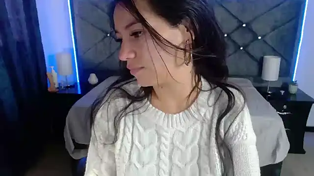 Julietacollins06 online show from October 2025 01:15:02 PM