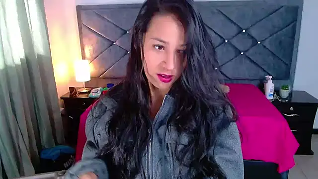 Julietacollins06 online show from September 2025 01:21:01 PM