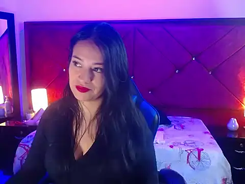 Julietacollins06 online show from May 2026 01:25:01 PM