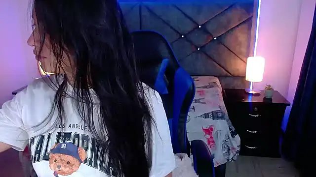 Julietacollins06 online show from December 2025 01:13:02 PM