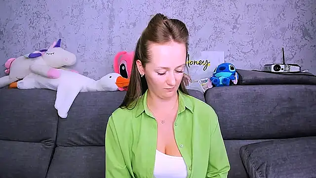 Snapshot of DreameSoul chatting on September 2025 12:12:02 PM DreameSoul online show from September 2025 12:12:02 PM