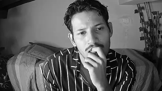 Nicholasrodrii online show from June 2026 12:15:02 AM