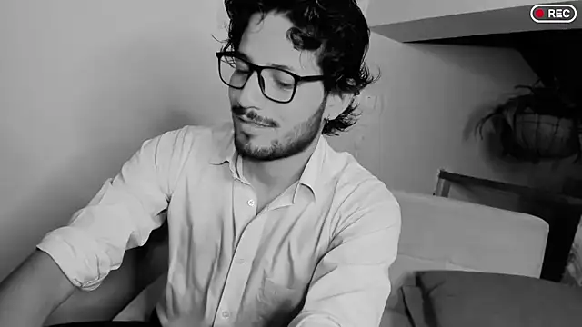 Nicholasrodrii online show from March 2025 10:51:01 PM
