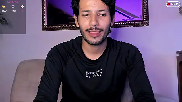 Nicholasrodrii online show from December 2025 10:48:02 PM