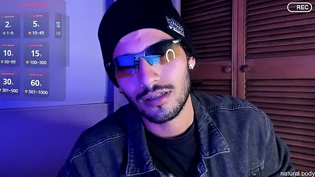 Nicholasrodrii online show from October 2025 11:59:01 PM