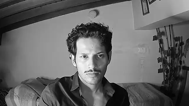 Nicholasrodrii online show from June 2026 11:21:02 PM
