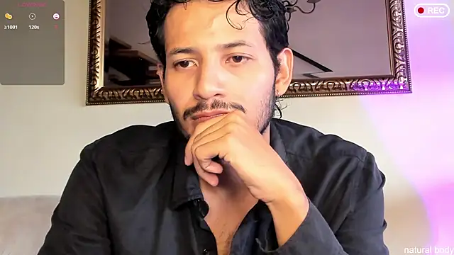 Nicholasrodrii online show from November 2025 07:14:01 PM