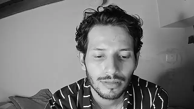 Nicholasrodrii online show from June 2026 12:18:01 AM