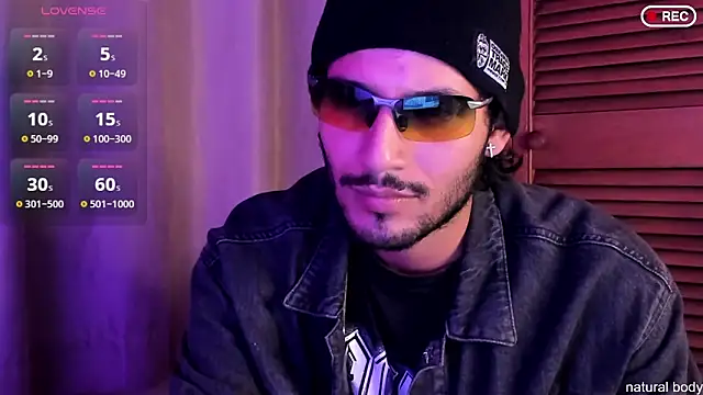 Nicholasrodrii online show from October 2025 11:49:01 PM