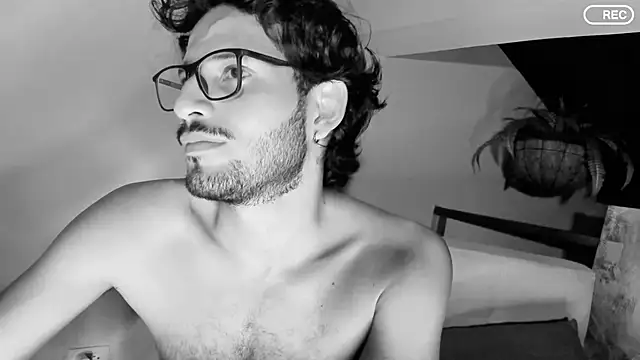 Nicholasrodrii online show from March 2025 05:00:02 AM