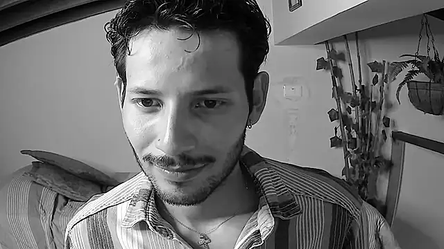 Nicholasrodrii online show from June 2026 09:42:01 PM