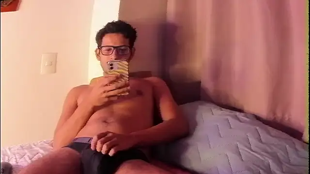 Nicholasrodrii online show from March 2026 10:39:02 PM