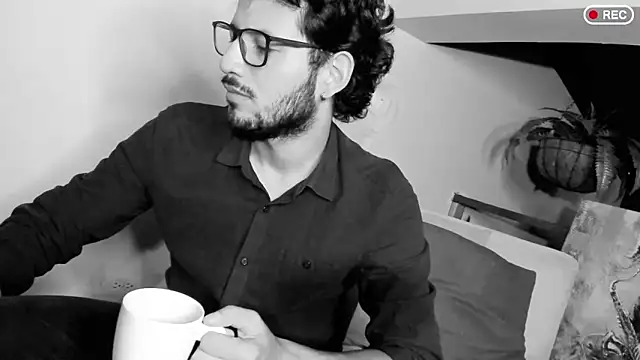Nicholasrodrii online show from March 2025 11:02:02 PM