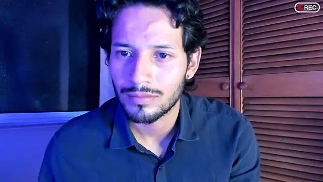 Nicholasrodrii online show from September 2025 12:11:01 AM