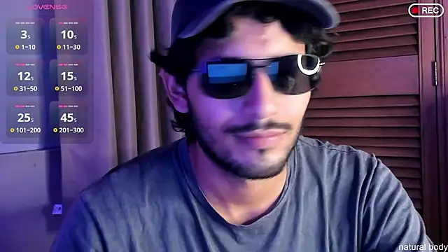 Nicholasrodrii online show from October 2025 10:52:01 PM
