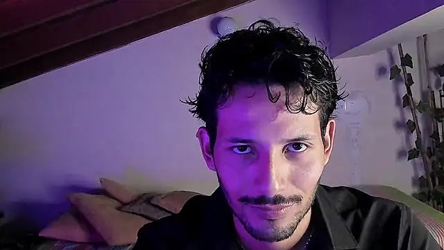 Nicholasrodrii online show from July 2026 09:19:01 PM