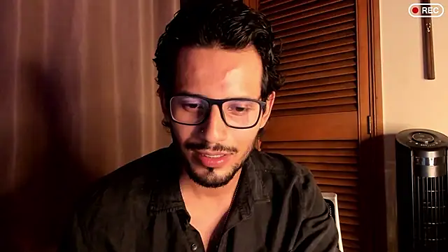 Nicholasrodrii online show from September 2025 11:37:02 PM