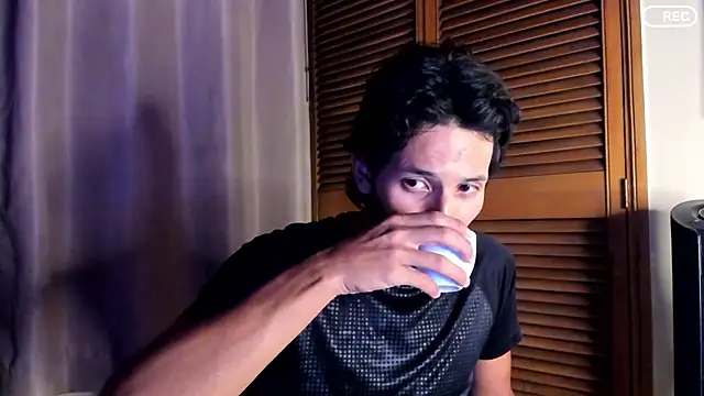 Nicholasrodrii online show from September 2025 12:53:01 AM