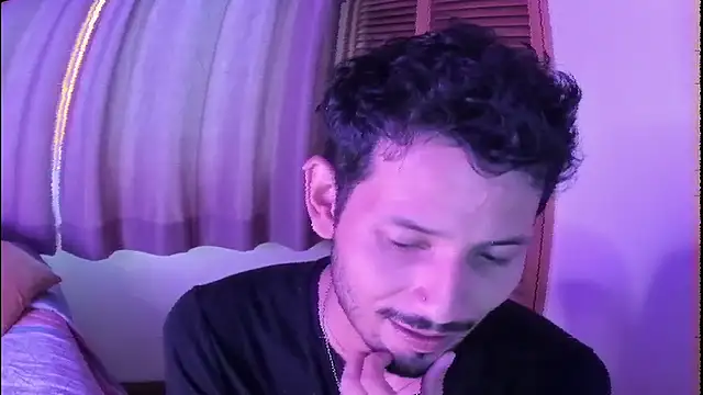 Nicholasrodrii online show from February 2026 10:31:02 PM
