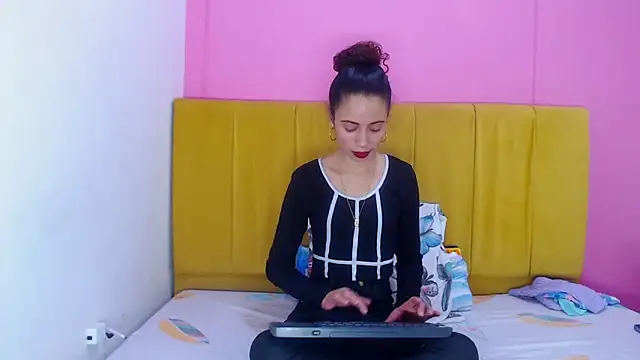 angelinabrookcm101 online show from December 2024 03:15:01 AM