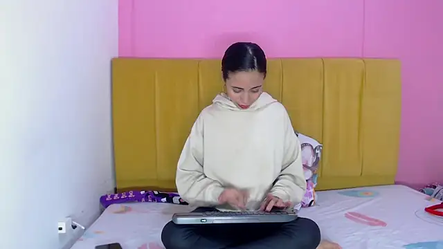 angelinabrookcm101 online show from December 2024 05:21:01 AM