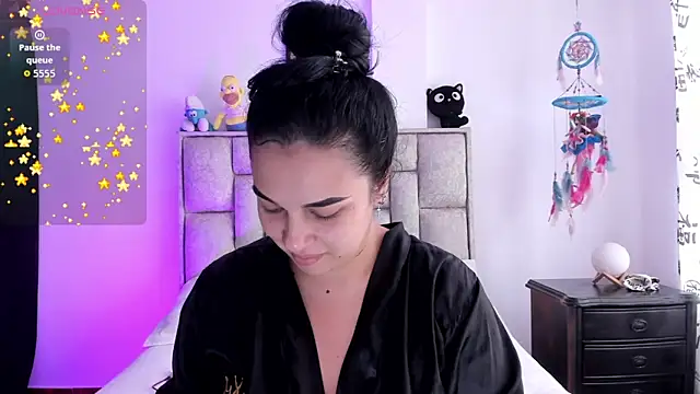 brianaGuzman online show from November 2025 06:23:01 PM