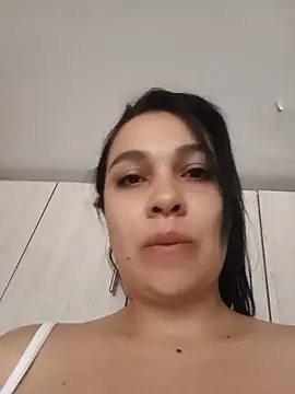Snapshot of brianaGuzman chatting on July 2026 04:11:02 PM brianaGuzman online show from July 2026 04:11:02 PM