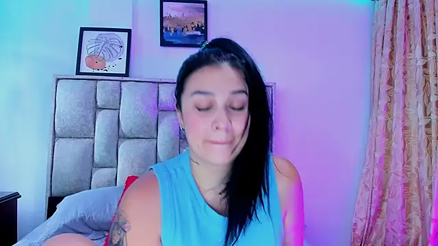 Snapshot of brianaGuzman chatting on May 2026 06:44:02 PM brianaGuzman online show from May 2026 06:44:02 PM
