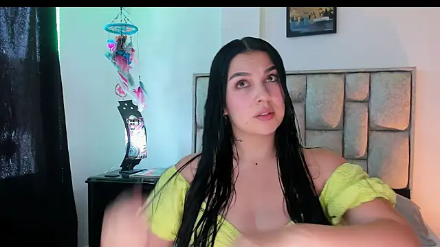 Snapshot of brianaGuzman chatting on May 2026 06:16:01 PM brianaGuzman online show from May 2026 06:16:01 PM