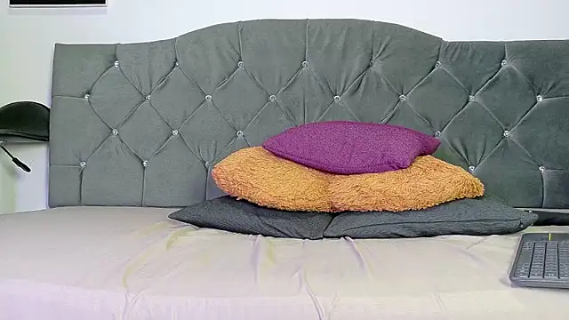 louis bcasta1 online show from October 2025 07:11:01 PM