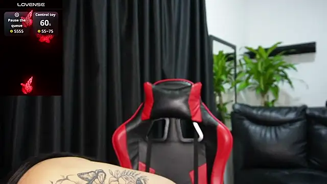 amy fox2 online show from October 2025 01:45:01 PM