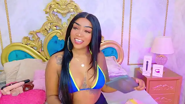 Snapshot of SalomeRestrepo chatting on May 2026 04:20:01 AM SalomeRestrepo online show from May 2026 04:20:01 AM