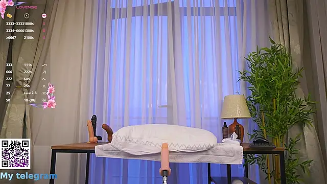 Snapshot of LynBardon chatting on November 2025 04:16:02 AM LynBardon online show from November 2025 04:16:02 AM