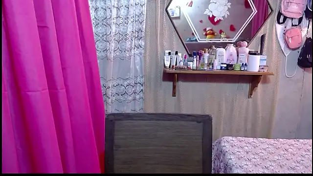 Lunawillis online show from February 2026 08:03:02 PM