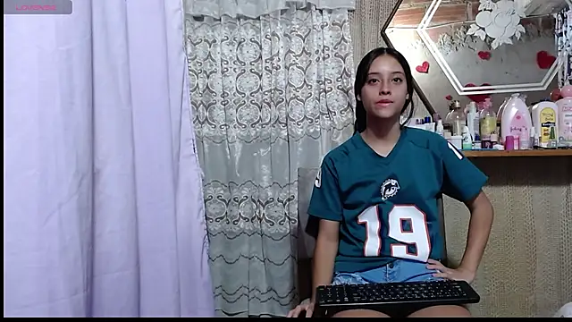 Lunawillis online show from September 2025 10:32:02 PM