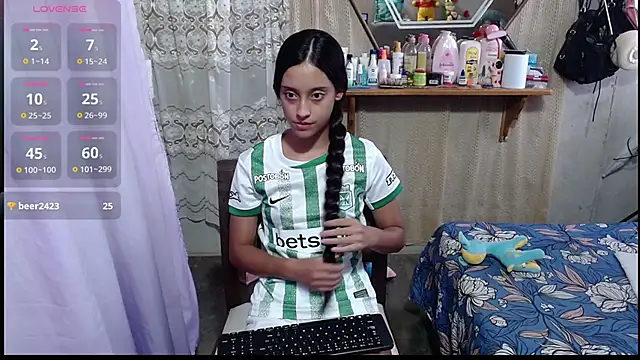 Snapshot of Lunawillis chatting on November 2025 07:47:02 PM Lunawillis online show from November 2025 07:47:02 PM