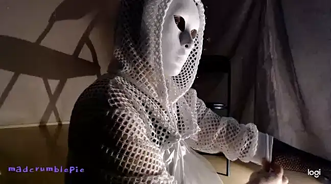 madcrumblepie online show from December 2024 06:04:02 PM