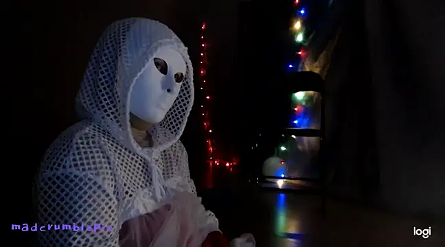 madcrumblepie online show from January 2025 02:13:01 PM