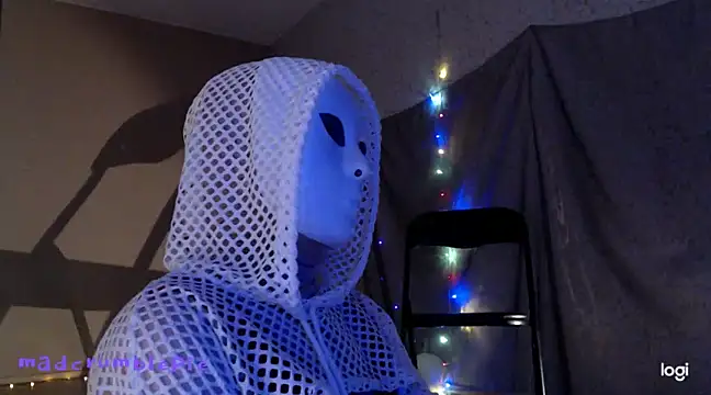 madcrumblepie online show from February 2025 09:04:01 PM